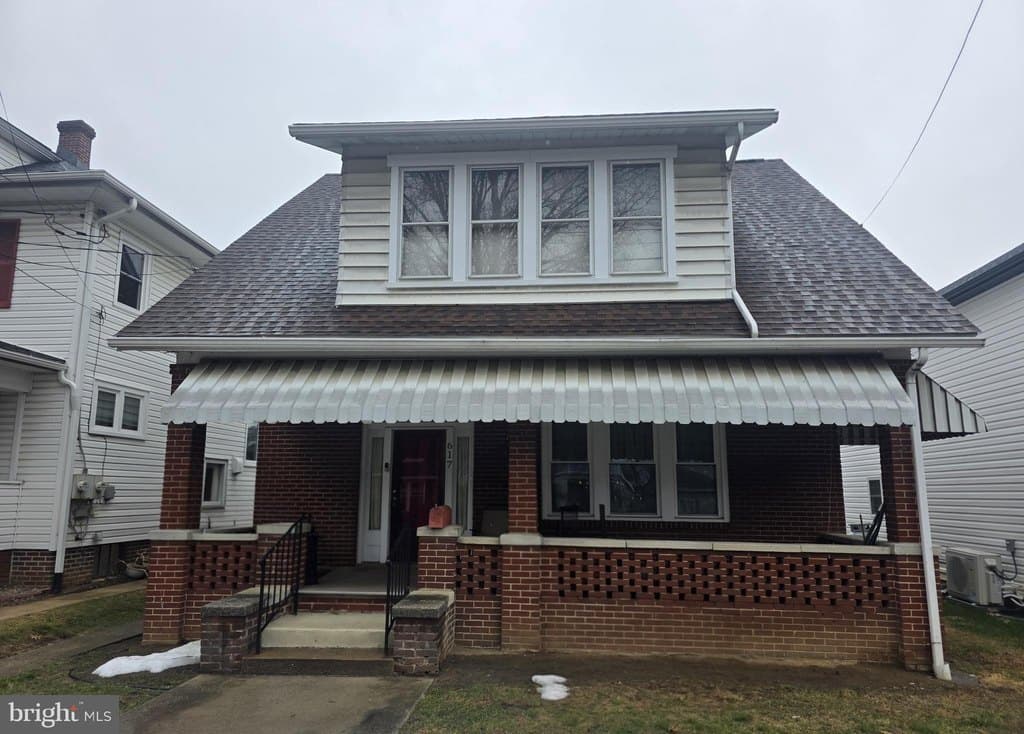 3 bedroom house for sale at 617 N East St Carlisle - $260,000