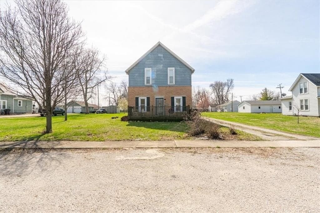 3 bedroom house for sale at 219 E Elm St Argenta - $170,000