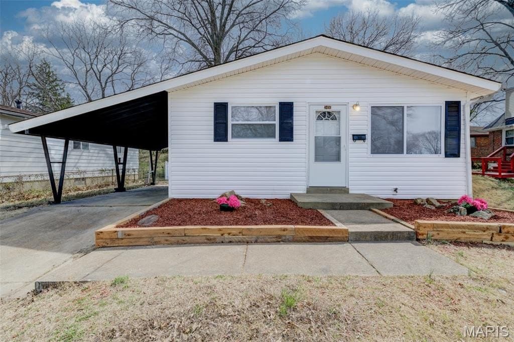 3 bedroom house for sale at 3406 Saint Thomas More Pl Bel-Ridge - $169,900