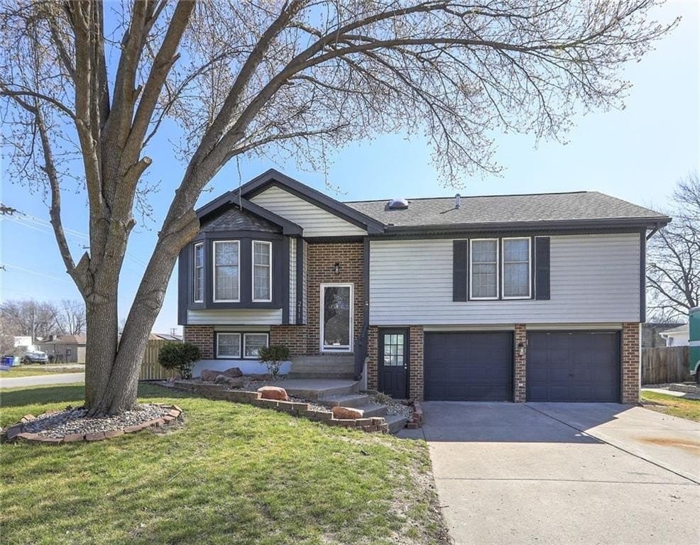 3 bedroom house for sale at 211 Gregg St Grain Valley 64029 - $269,900