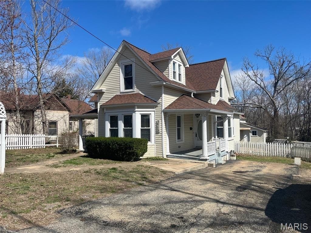 4 bedroom house for sale at 112 S Pine St Bonne Terre - $225,000