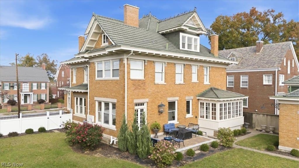 6 bedroom house for sale at 1358 Market St Parkersburg 26101 - $989,000