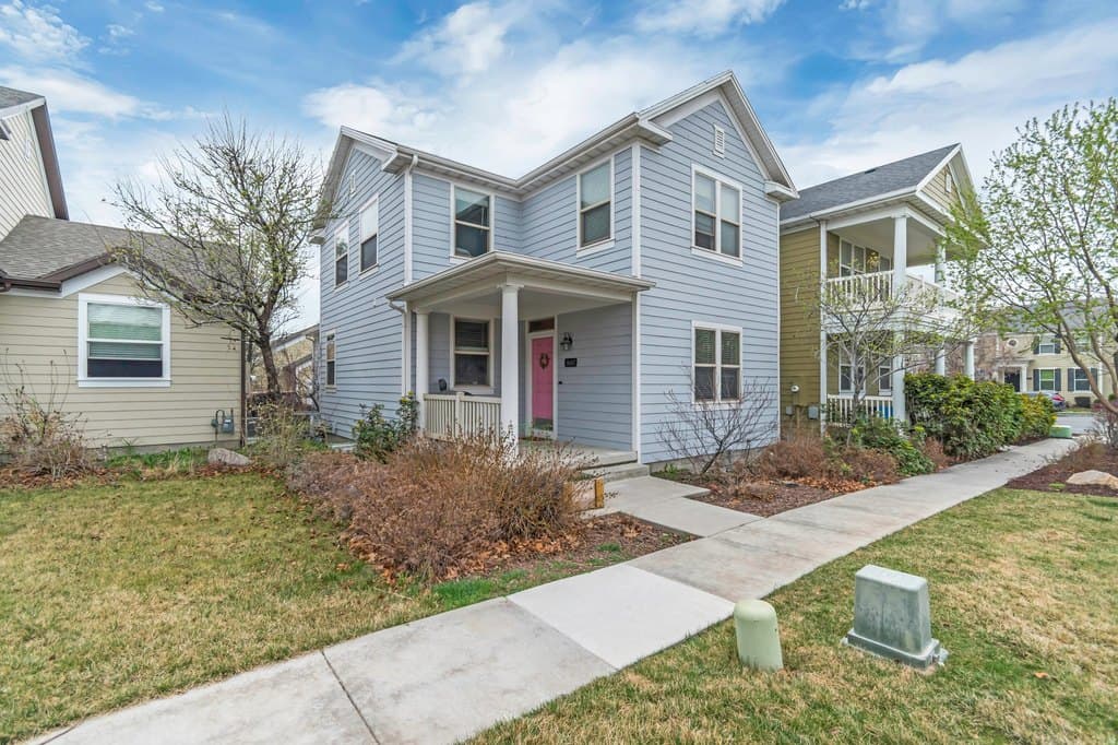 4 bedroom house for sale at 11607 S Grandville Ave W South Jordan 84009 - $569,000