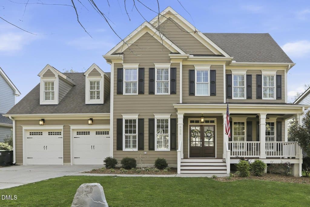 4 bedroom house for sale at 525 Wanderview Ln Holly Springs 27540 - $739,000