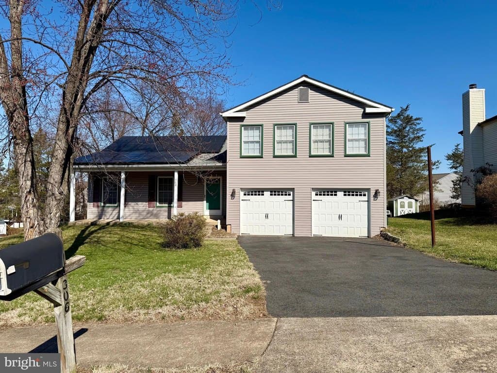 4 bedroom house for sale at 306 Lounsbury Ct NE Leesburg 20176 - $800,000