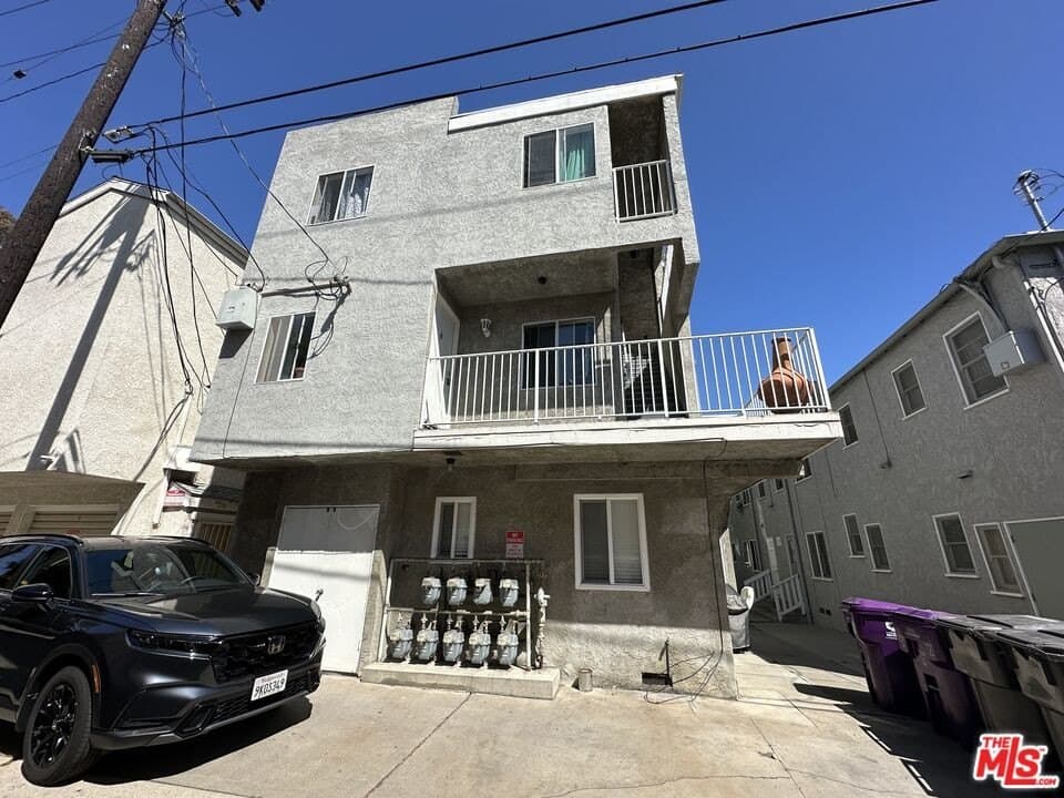 9 bedroom multi-family for sale at 105 Roswell Ave Long Beach - $2,950,000