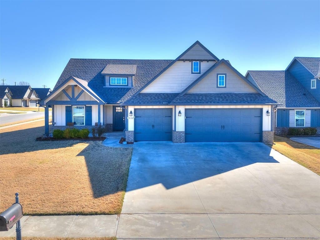 3 bedroom house for sale at 10101 S 232nd East Ave Broken Arrow - $375,000