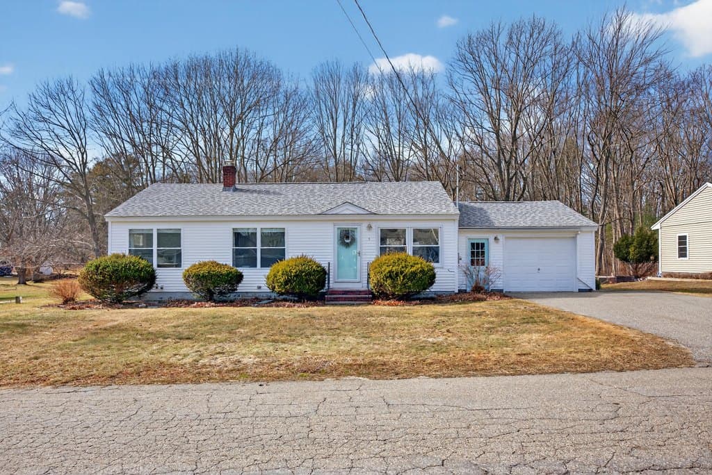 3 bedroom house for sale at 5 Twin Island Dr Biddeford - $479,000