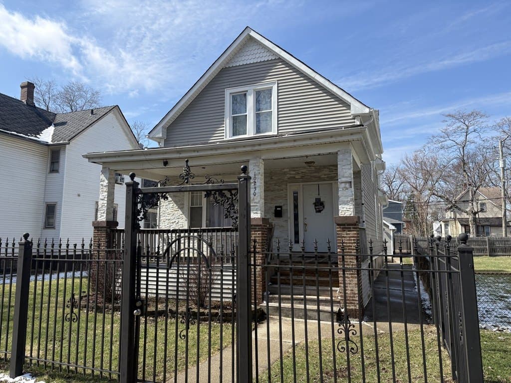 4 bedroom house for sale at 10230 S Parnell Ave Chicago - $181,000