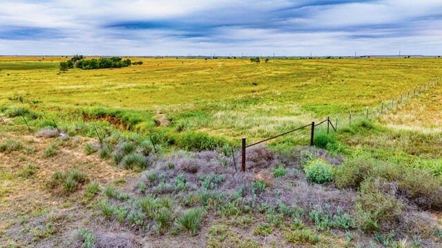 land for sale at 17616 N Private Road 2220 Abernathy - $208,000