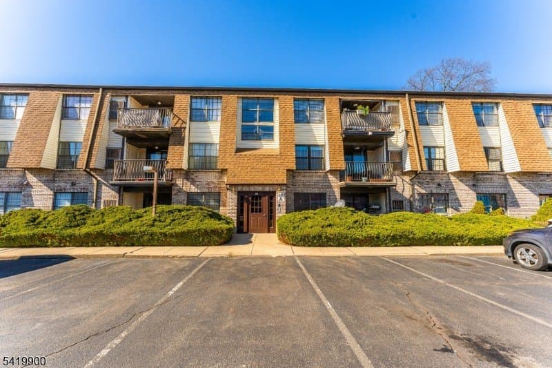 2 bedroom condo for sale at 660-672 N Broad St Unit 8 Elizabeth 07208 - $329,000