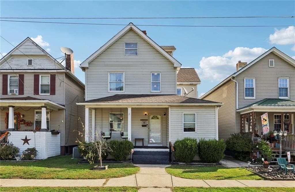 3 bedroom house for sale at 349 Franklin Ave Applewold - $175,000