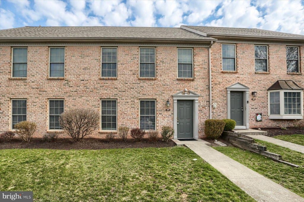 3 bedroom condo for sale at 207 Saddle Ridge Dr Harrisburg 17110 - $260,000