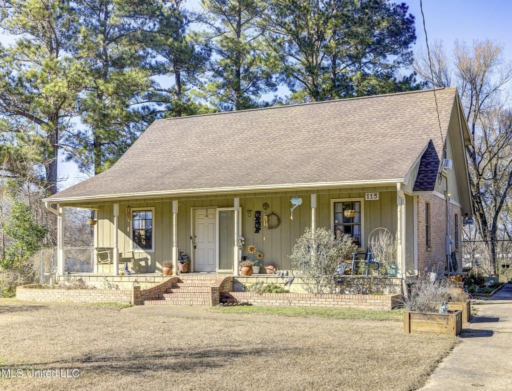 3 bedroom house for sale at 113 Bellaire Dr Beechwood - $185,000