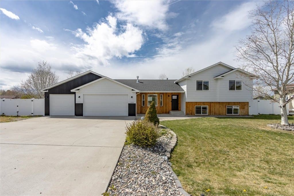 4 bedroom house for sale at 1240 Maxer Dr Lockwood 59101 - $549,000
