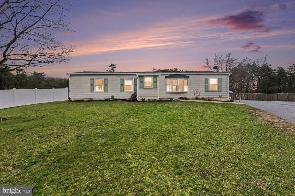 3 bedroom house for sale at 1011 Cranes Gap Rd Carlisle - $279,900