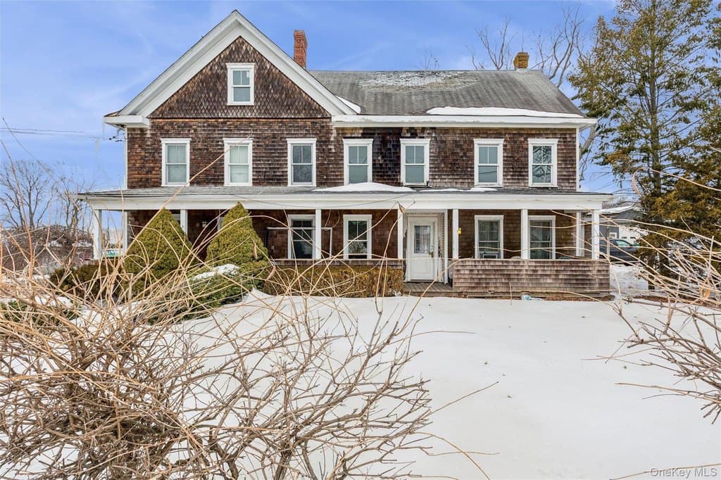 8 bedroom multi-family for sale at 250 Main Rd Aquebogue - $1,375,000