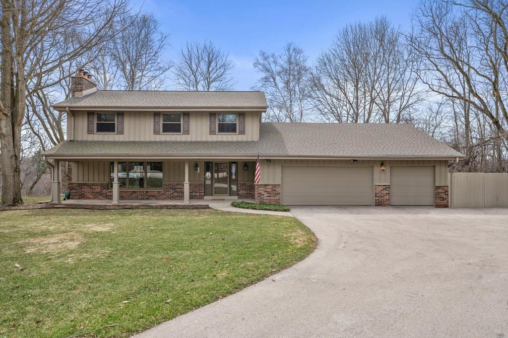 4 bedroom house for sale at 717 Heather Ct Grafton 53024 - $699,900
