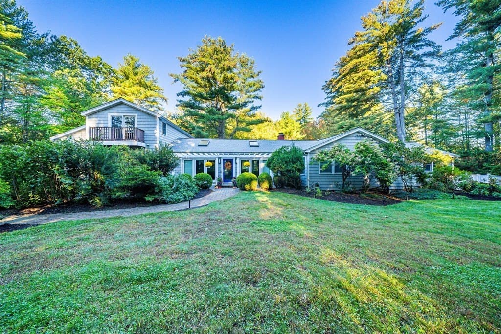 4 bedroom house for sale at 391 Maple St Carlisle - $1,400,000