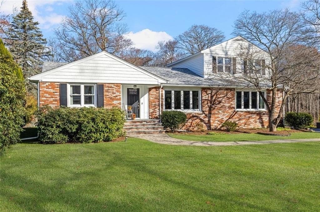 4 bedroom house for sale at 117 Moccasin Trl Cranston 02921 - $729,000