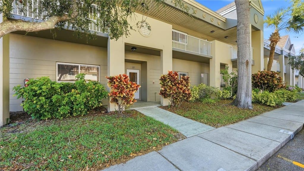 3 bedroom condo for sale at 2296 Monaco Ln Apt 10 Clearwater - $242,000