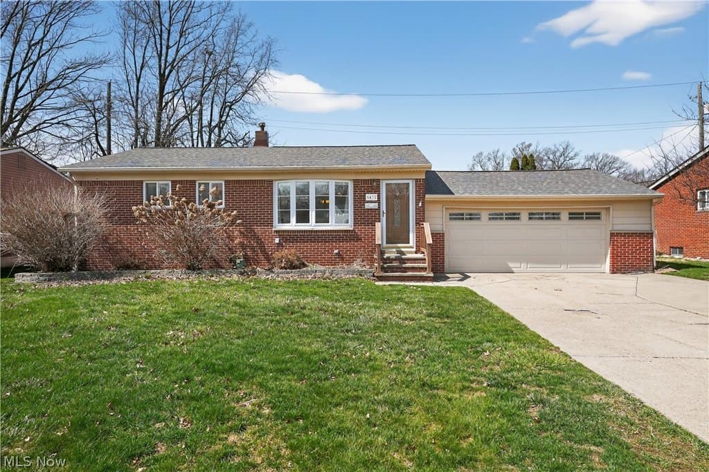 3 bedroom house for sale at 6432 Ambrose Dr Mentor 44060 - $200,000