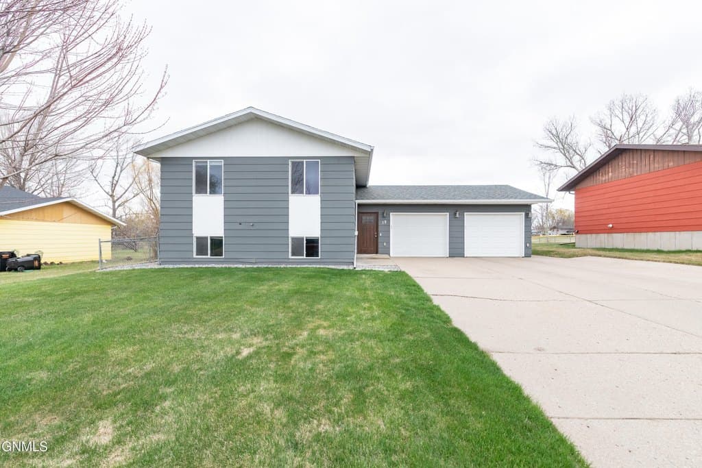 4 bedroom house for sale at 12 Stanley Dr Lincoln 58504 - $298,500