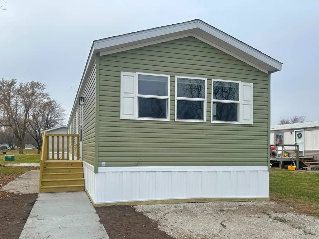 3 bedroom mobile home for sale at 14876 Washington Rd Trlr 154 Beaverdale - $86,000