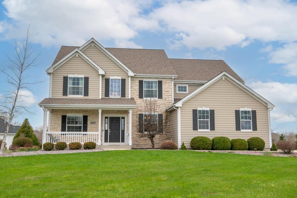 4 bedroom house for sale at 1811 Stoneridge Ln Cedarburg 53024 - $759,800
