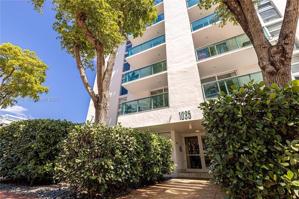 1 bedroom condo for sale at 1035 West Ave Ph 2 Miami Beach 33139 - $305,000