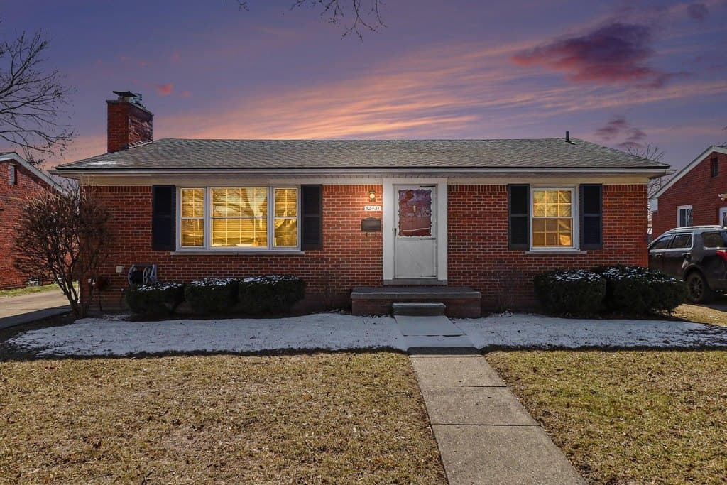 3 bedroom house for sale at 32431 Washington St Livonia 48150 - $284,900