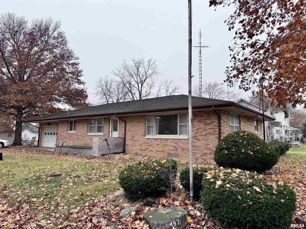 3 bedroom house for sale at 497 Walnut St Bushnell - $95,000