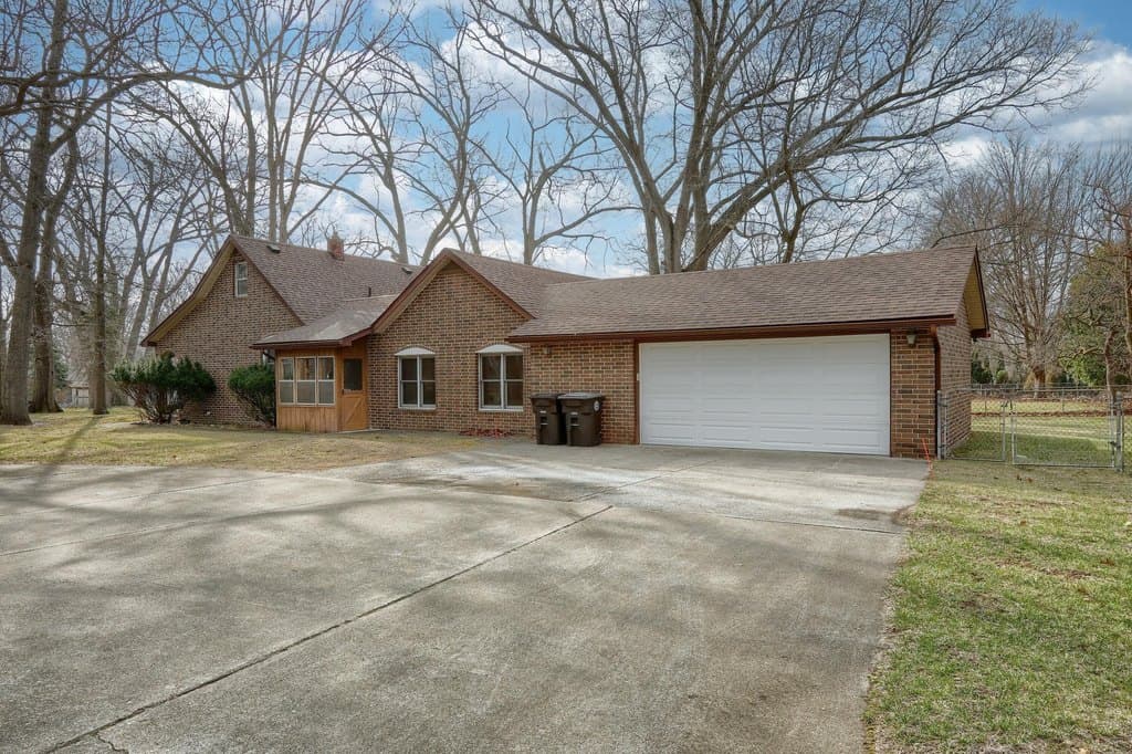 2 bedroom house for sale at 15641 Loveland St Livonia 48154 - $285,000