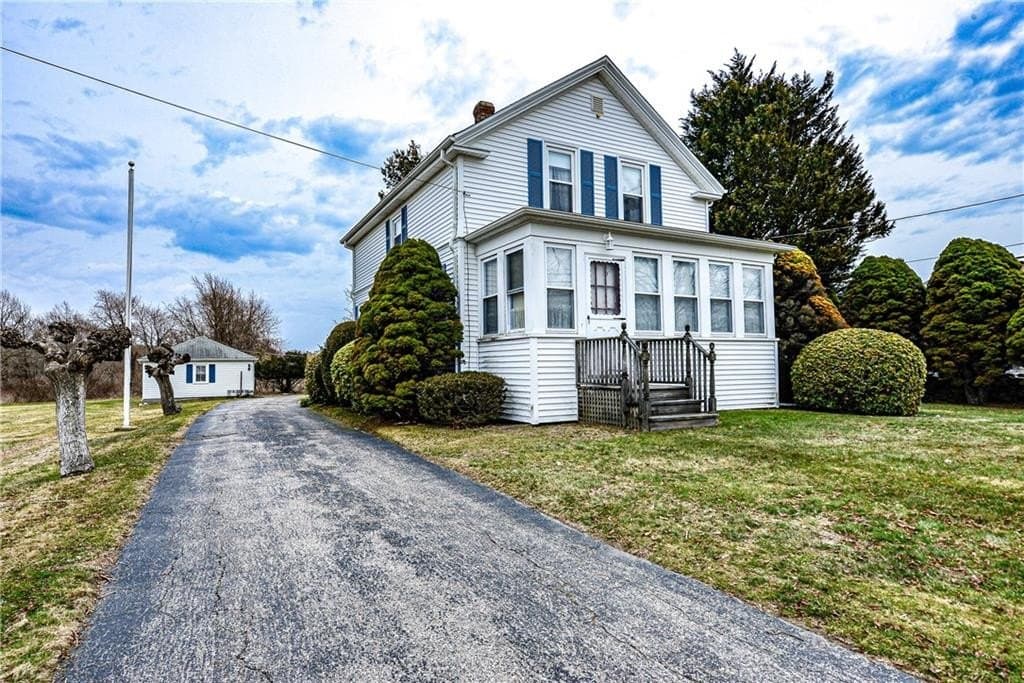4 bedroom house for sale at 546 Jepson Ln Middletown 02842 - $750,000