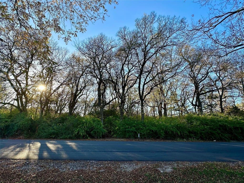 land for sale at 2107 Island Byu Bonham - $65,000