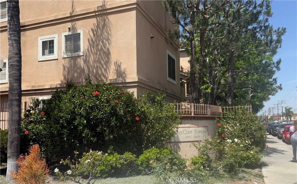 3 bedroom condo for sale at 14053 Lemoli Hawthorne 90250 - $700,000
