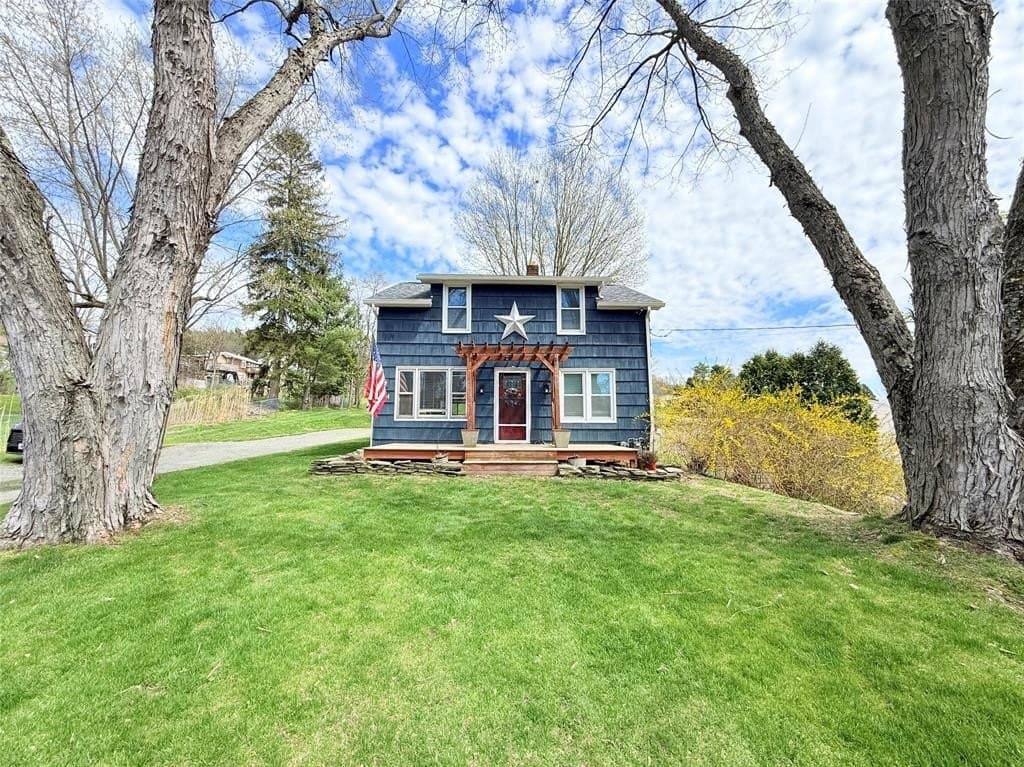 3 bedroom house for sale at 114 Boswell Hill Rd Endicott 13760 - $195,000