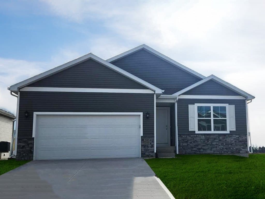 4 bedroom house for sale at 937 8th St NW Bondurant - $344,990