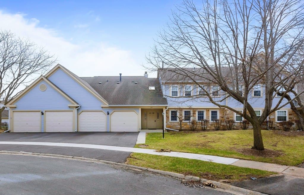 2 bedroom condo for sale at 197 Camden Ct Unit X1 Schaumburg 60194 - $259,000