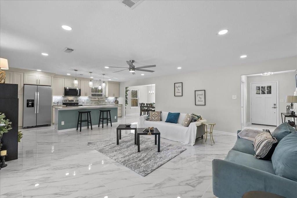 4 bedroom house for sale at 12219 Oakline Dr Brookside Village - $385,000
