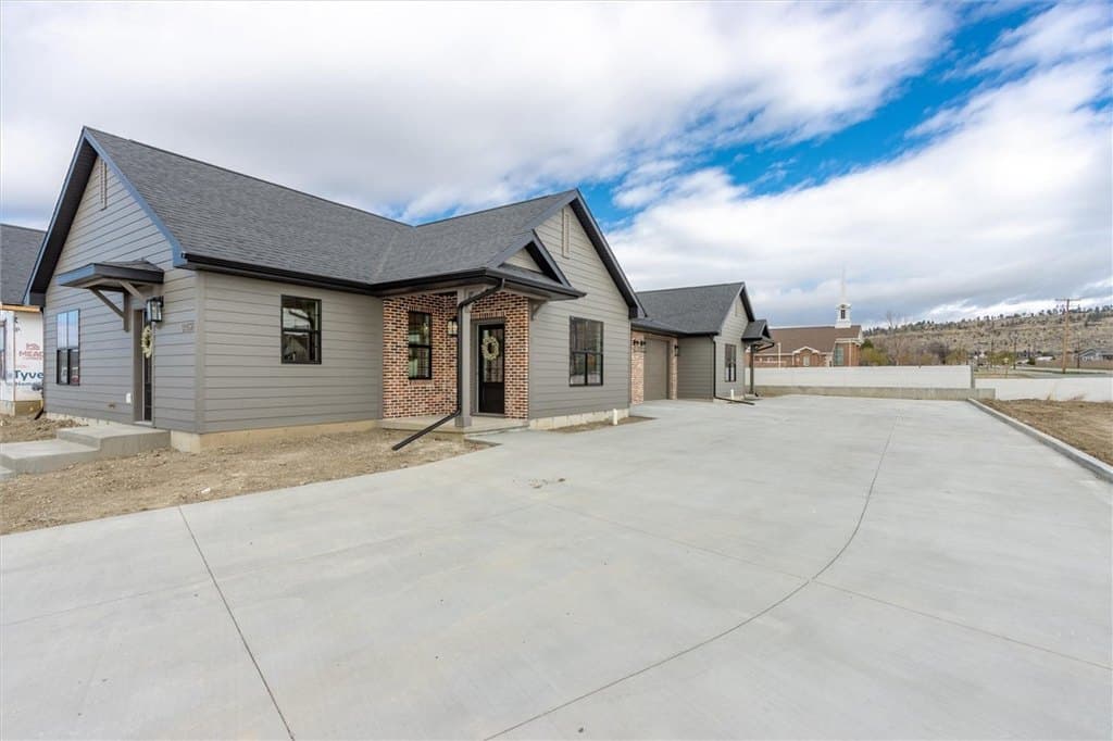 2 bedroom townhouse for sale at 5409 Apple Rose Unit 1 Billings - $340,000