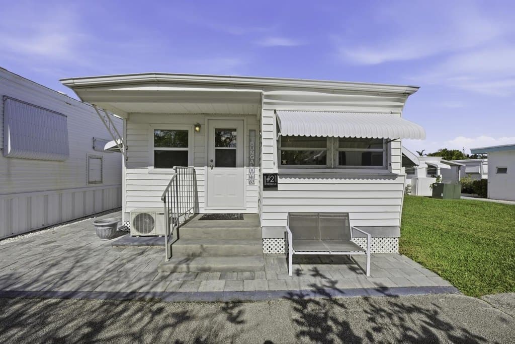 1 bedroom mobile home for sale at 21 Hibiscus Dr Unit I Briny Breezes - $389,900