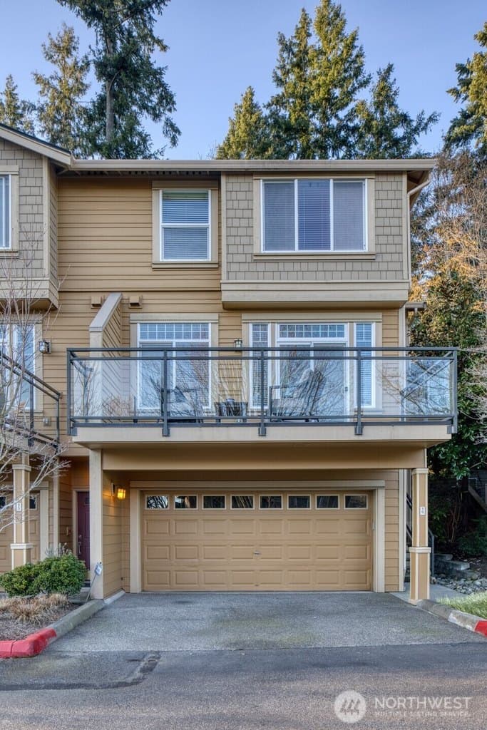 3 bedroom townhouse for sale at 23300 SE Black Nugget Rd Unit F6 Issaquah 98029 - $875,000