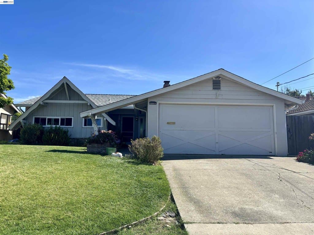 3 bedroom house for sale at 21330 Kahlert St Castro Valley - $900,000