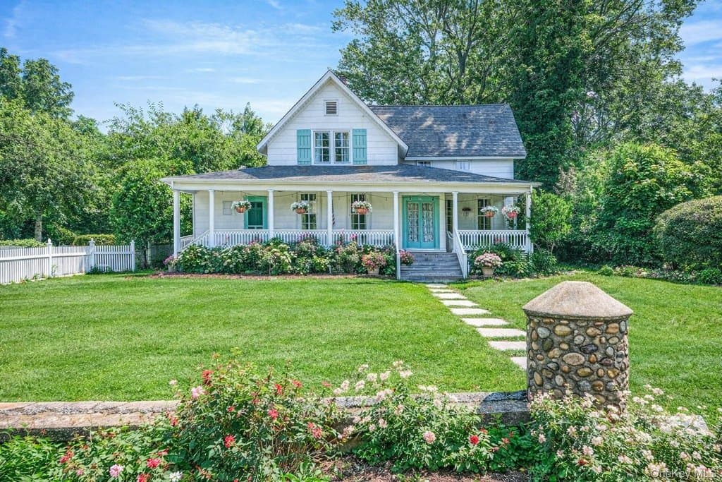 3 bedroom house for sale at 45 Shore Rd Setauket-East Setauket 11733 - $995,000