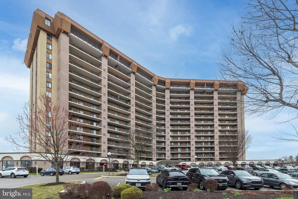 2 bedroom condo for sale at 10204 Valley Forge Cir Unit 204 King of Prussia 19406 - $400,000