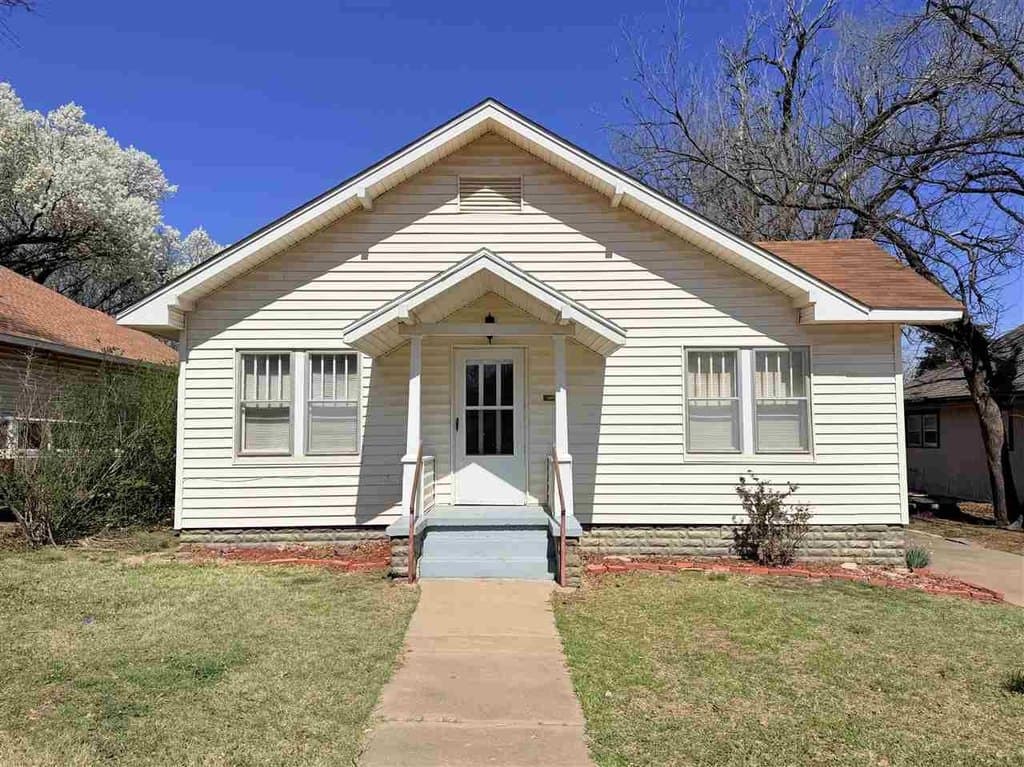 2 bedroom house for sale at 118 Hill Ave Blackwell - $65,000