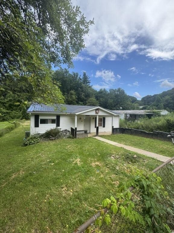 4 bedroom house for sale at 133 3rd St Bradley - $109,900