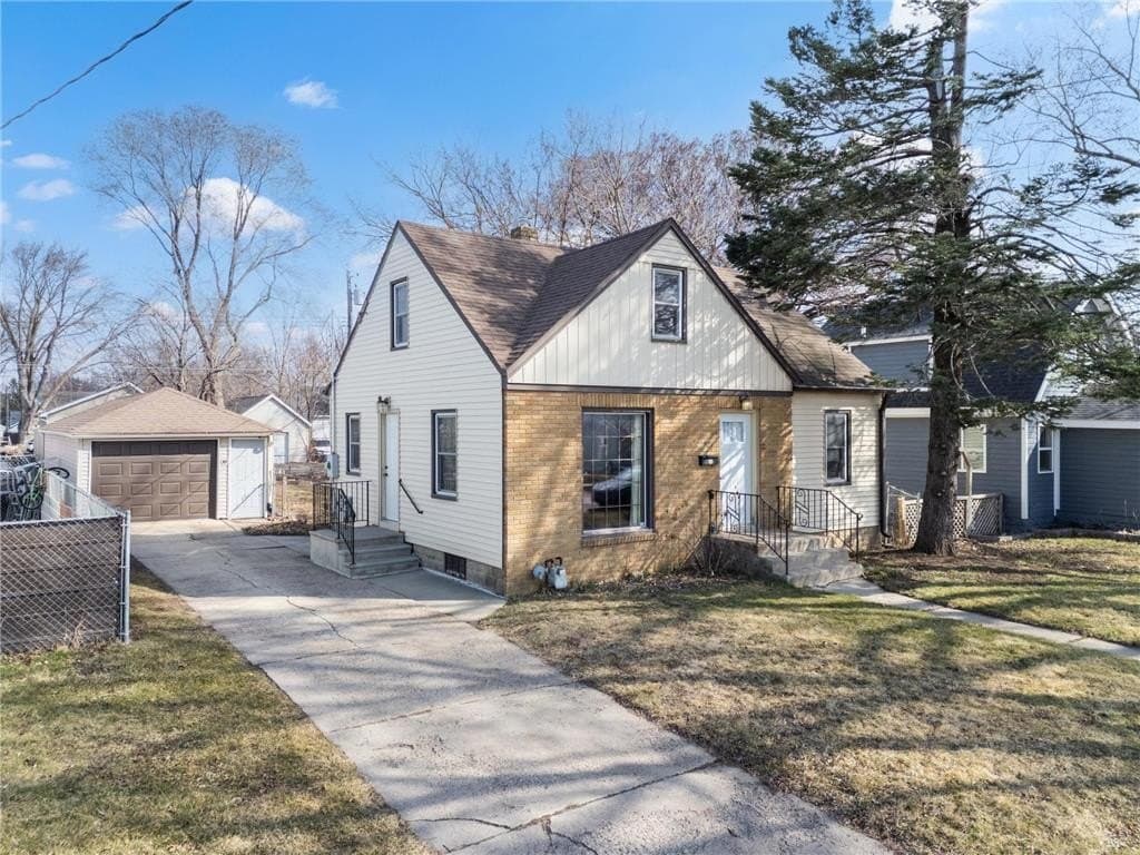 2 bedroom house for sale at 921 11th St SE Rochester - $225,000