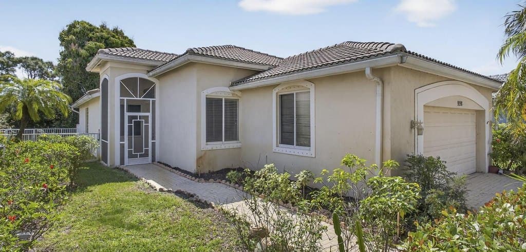 3 bedroom house for sale at 9198 Clipper Cir West Palm Beach - $410,000
